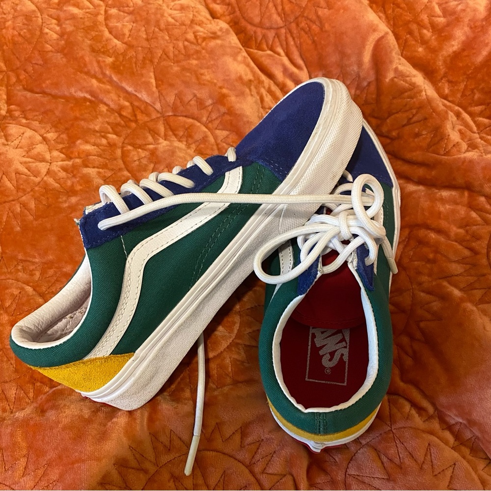 Yacht club vans